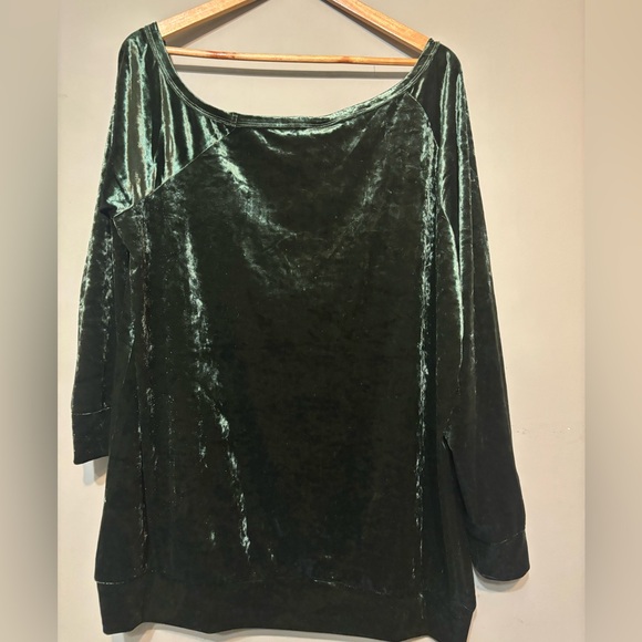 TORRID NWT Crushed Velvet Off Shoulder Top - Picture 9 of 10
